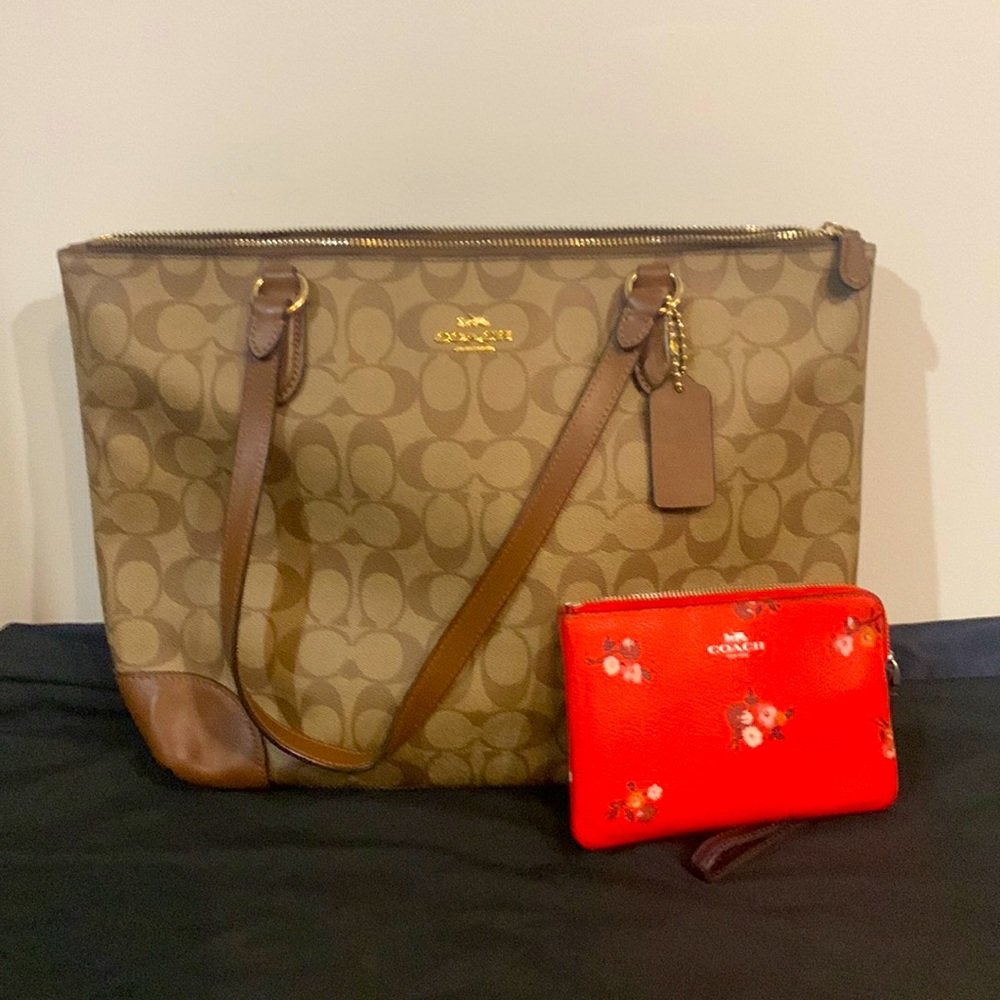 Coach Handbag and clutch wallet. Like New Condition and beautiful!